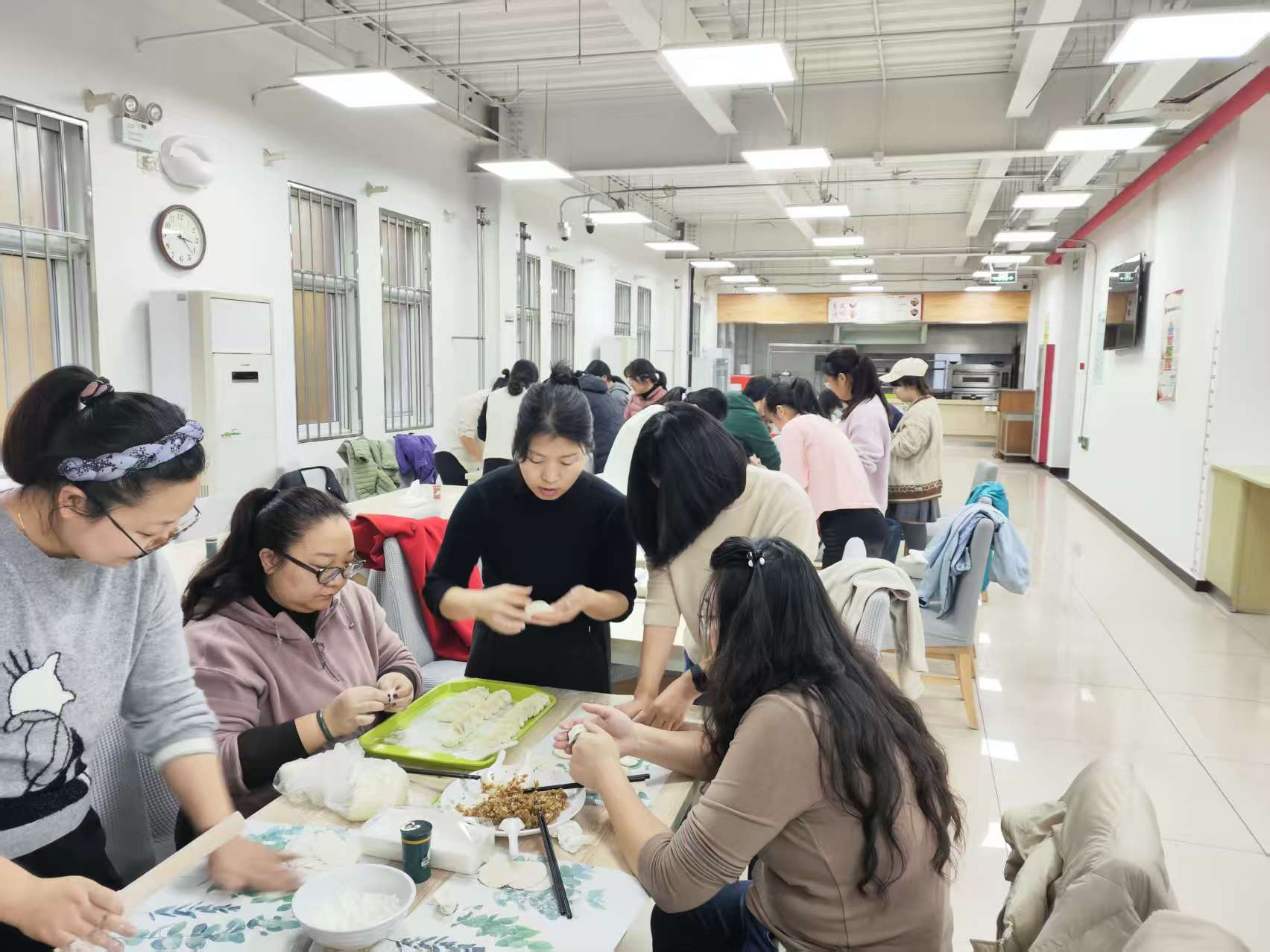 冬日饺香暖人心，携手共创凝真情——离子液体分工会成功举办立冬包饺子主题活动