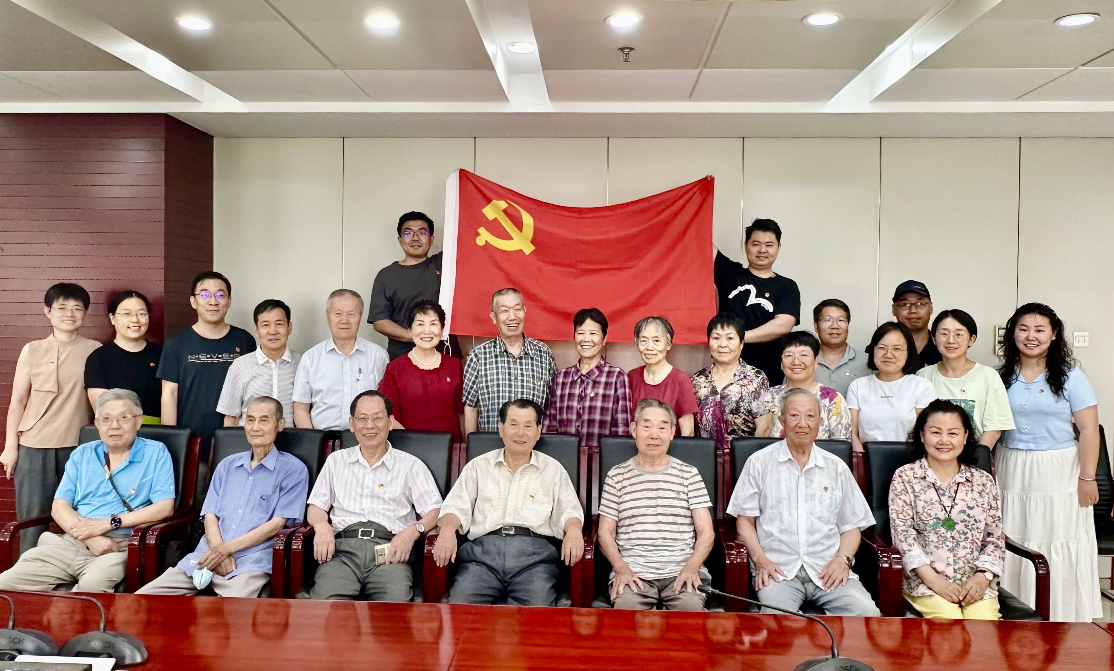离退休第一党支部与介科学党支部联合举办“庆祝中国共产党成立104周年暨学习中央八项规定精神主题党日”活动