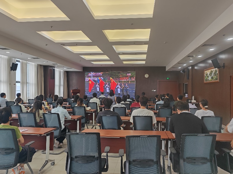 生化研究生第二党支部组织集中观看纪念中国人民抗日战争暨世界反法西斯战争胜利80周年大会